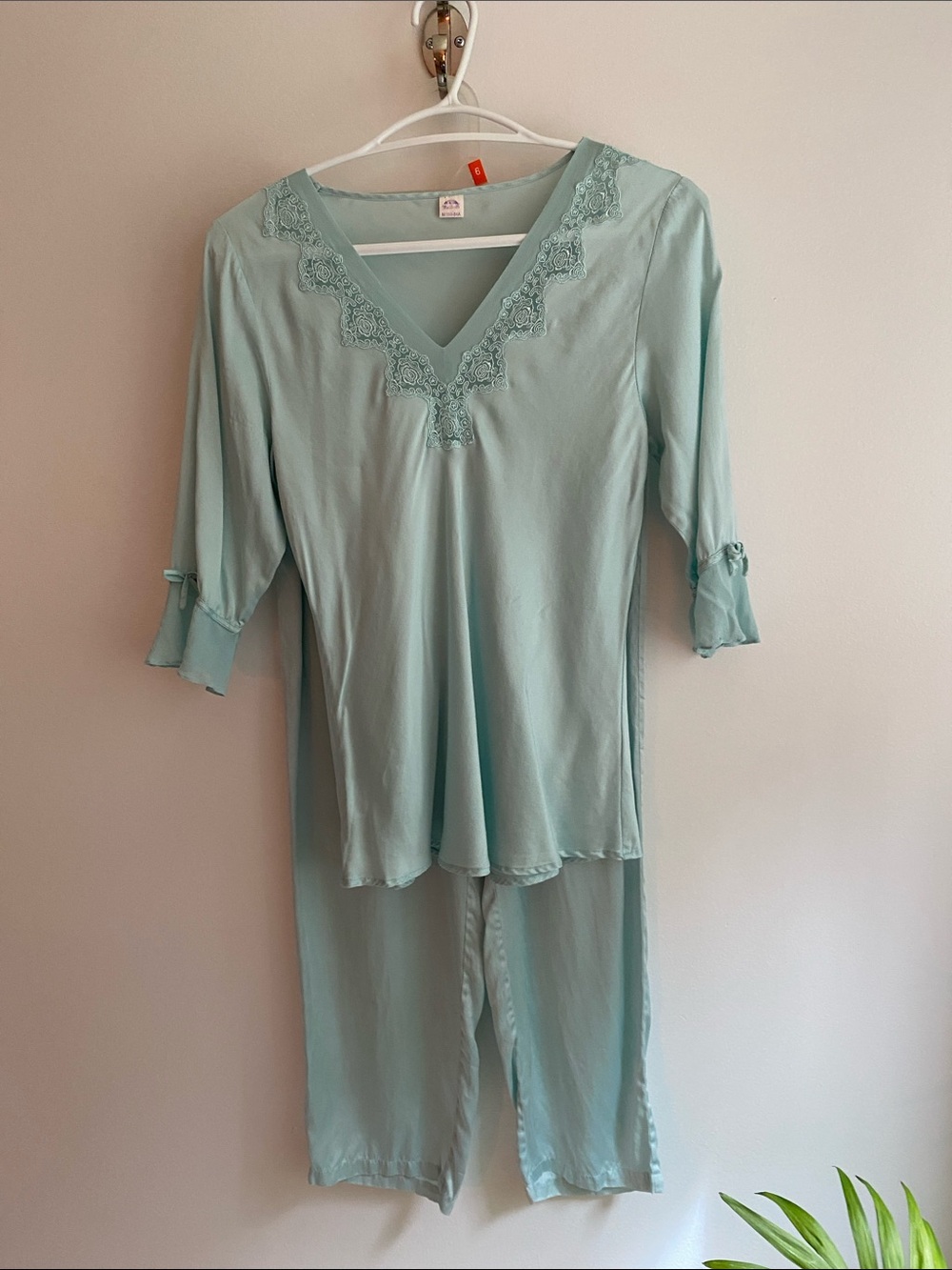 Vintage Soft Mint Lace-Trim Women's Pajama Set.  100% Silk. Vintage Medium = xs?